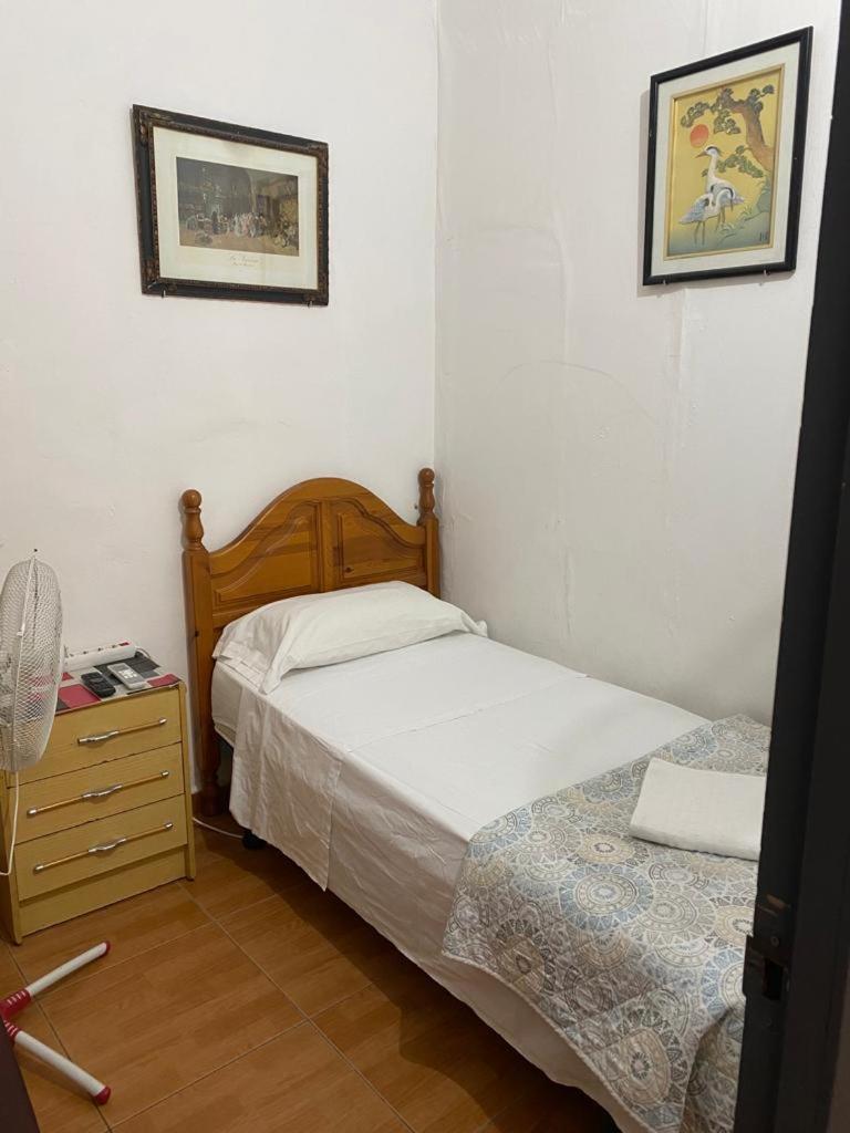 Pensión Teruel Barcelona Bagian luar foto