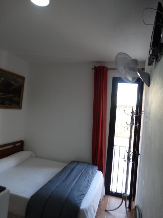 Pensión Teruel Barcelona Bagian luar foto